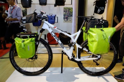 Bag egy kerékpár (a kormánykerék keret) velosumka a törzsön (kerékpár) Bag egy kerékpár (a kormánykerék keret), a törzsön velosumka