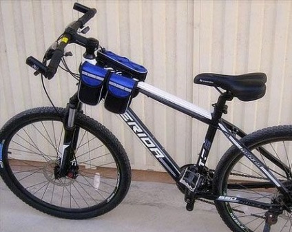 Bag egy kerékpár (a kormánykerék keret), a törzsön velosumka
