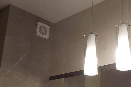 Vezetés a ventilátor csatlakozó egy időzítő a fürdőszobában