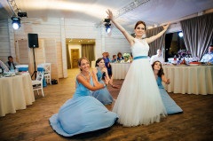 Dance koszorúslányok; esküvői flashmob