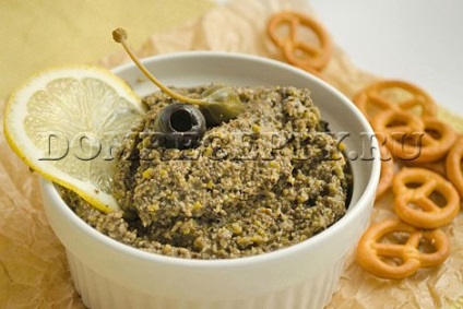 Tapenade olajbogyó, olívabogyó, kapribogyó és szardella - a recept egy fotó