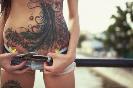 Tattoo lányok hasa szülés után, hogy elrejtse a striák