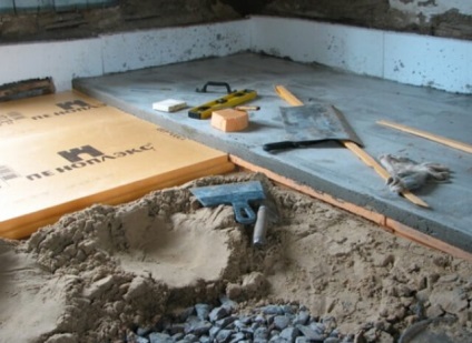 Fűtött padló a földön berendezés beton torta, víz padló kialakítás szigetelő on
