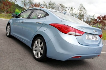 Teszt meghajtók és vélemények Hyundai Elantra (Hyundai Elantra)