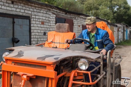 Traktor gyűjtött nyugdíjas saját kezével - egy fotó és videó kiegészítők