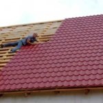 Fém tetőfedő építési megoldásokkal