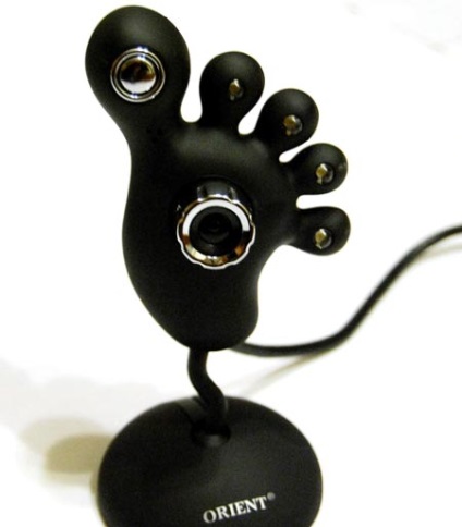 Webcam chat keres egy távcső segítségével orient webkamerák