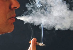 A lakás egy erős dohány szaga, hogy milyen gyorsan és tartósan megszabadulni a cigaretta ízét