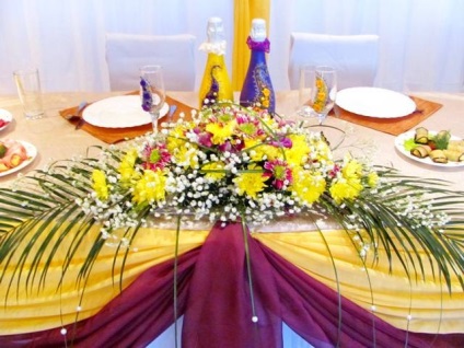 Sárga és lila esküvő - dolgozó újoncok - Közösségi textil festő és virágárusok