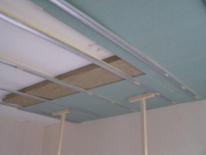 Hangszigetelés a mennyezet a lakás módszerek és szekvencia telepítés (plafon) Hangszigetelés a mennyezet a lakás módszerek és szerelési sorrendben
