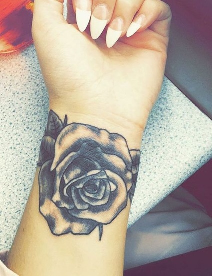 100 legjobb ötletek a gyönyörű tetoválás a csuklóján a lányok a fotó