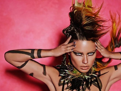 Adriana Lima formájában Amazon (fotó) (Adriana Lima) Adriana Lima formájában Amazon (fotó)