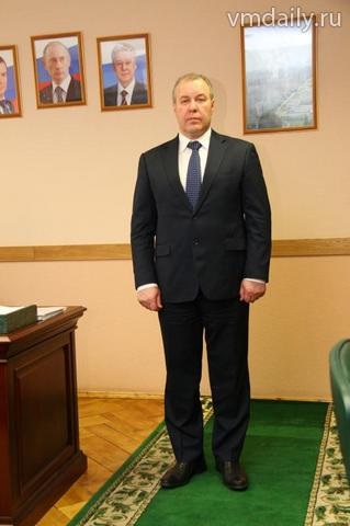 Egy ember, aki tudja, hogyan kell kezelni a legnagyobb terület, New District (fő) Egy ember, aki tudja, hogyan kell kezelni a legnagyobb területet, az új körzeti