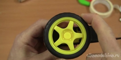 Hogy egy sor elektronikus játékautó (autók) Hogy egy sor elektronikus játékautó