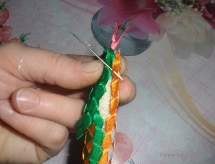 Készíts egy kígyó ki szatén szalagokkal - házi gyerekeknek
