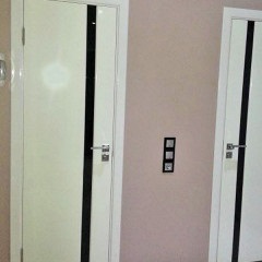 Az ajtók a fürdőszoba és WC fotó (ajtók) Az ajtó a fürdőszoba és WC-vel fotó