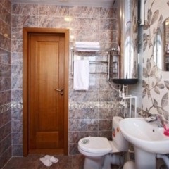 Az ajtók a fürdőszoba és WC fotó (fotók) Az ajtó a fürdőszoba és WC-vel fotó