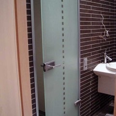 Az ajtó a fürdőszoba és WC-vel fotó