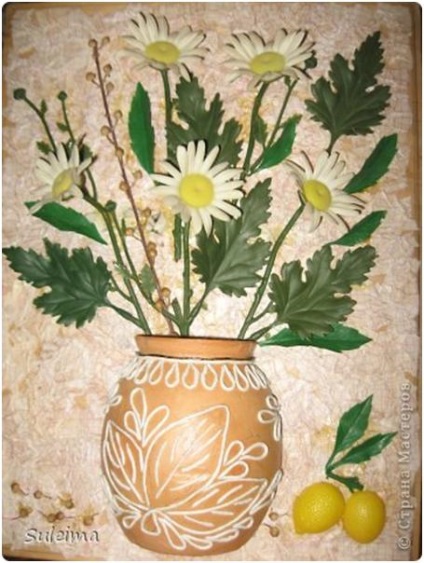 A látványos falfestmény váza virággal