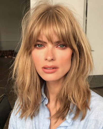 Francia hajvágás néz finom, nem erőfeszítés nélkül (haircut) Francia hajvágás néz finom, nem erőfeszítés nélkül