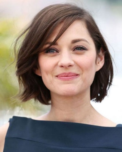 Francia hajvágás néz finom, nem erőfeszítés nélkül (haircut) Francia hajvágás néz finom, nem erőfeszítés nélkül