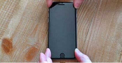 Hogyan helyezze az üveg iPhone - Használati ablak matrica