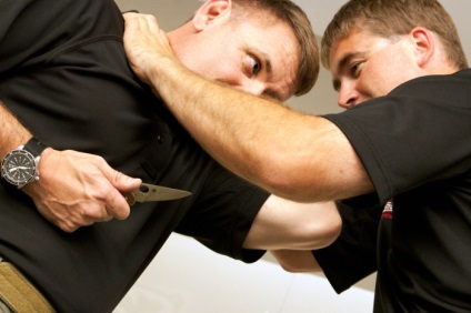 Melyik a legjobb, hogy válasszon egy kés önvédelmi önvédelem egy késsel a jogi oldala a kérdés