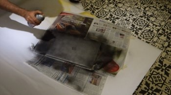 Hogyan kell festeni a laptop a kezével (dörzsölés) Hogyan kell festeni a laptop kezével
