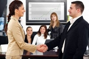 Hogyan kommunikáljunk az üzleti partnerekkel szól etikett