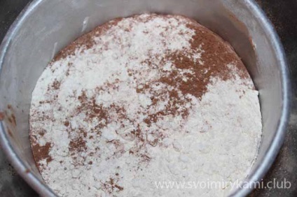 Főzni a csokitorta a sütőben egy egyszerű, lépésről lépésre recept fotókkal