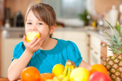 Hogyan kell tanítani a gyermeket, hogy enni gyümölcsöt és zöldséget