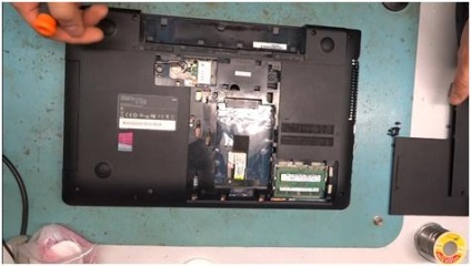 Hogyan szétszedni laptop SAMSUNG NP-355 (laptop) Hogyan szétszedni laptop SAMSUNG NP-355