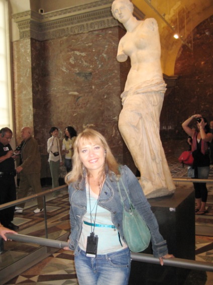 Amint meglátogattam a fő múzeum a világon - a Louvre (a háttérben a Venus de Milo) Amint meglátogattam a fő múzeum a világon - a Louvre