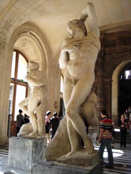 Amint meglátogattam a fő múzeum a világon - a Louvre (a háttérben a Venus de Milo) Amint meglátogattam a fő múzeum a világon - a Louvre