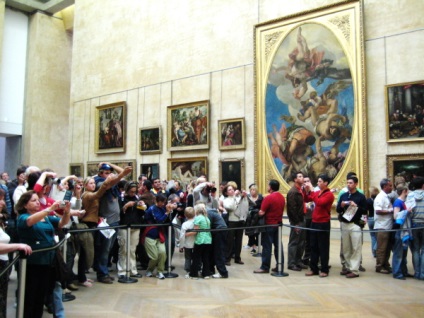 Amint meglátogattam a fő múzeum a világon - a Louvre (a háttérben a Venus de Milo) Amint meglátogattam a fő múzeum a világon - a Louvre