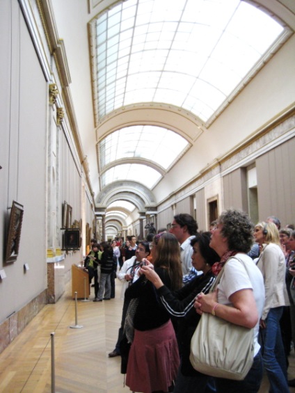 Amint meglátogattam a fő múzeum a világon - a Louvre (a háttérben a Venus de Milo) Amint meglátogattam a fő múzeum a világon - a Louvre
