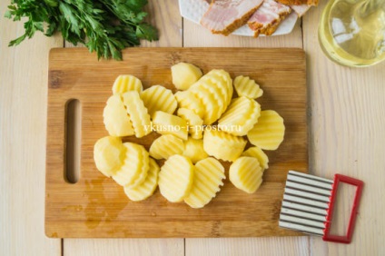 Burgonya nyárs szalonnával (étel egy párt) Burgonya nyárs szalonnával