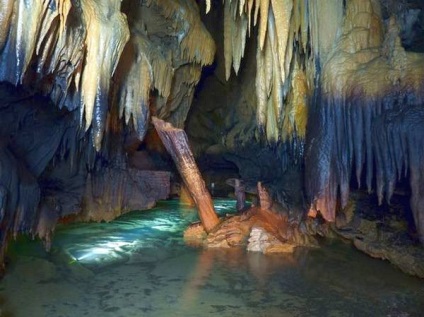 Piros barlang - az egyik leghosszabb barlang Európában