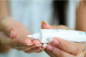 Krém „előtt és után” pigment foltok készítmény, akció, jelzés (krém) Cream „előtte és utána” pigment foltok készítmény, akció, jelzések