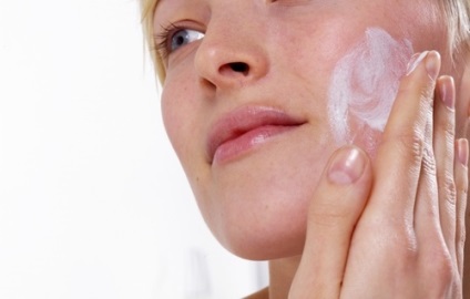 Cream rosacea az arc bármely over the counter, és hogyan kell főzni otthon - rózsás arca