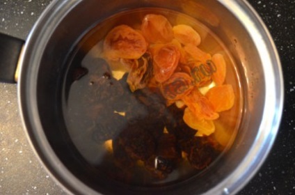 Csirke aszalt szilva és aszalt sárgabarack - egy recept lépésről lépésre fotók