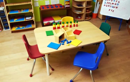 Anyagok Montessori játékok saját kezűleg, az előnyök, a foglalkoztatás