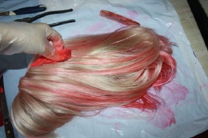 Lehet festeni a mesterséges haj hajcsat és egy parókát