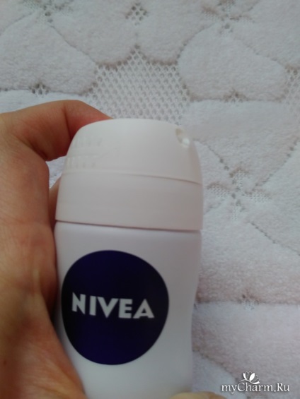 Láthatatlan védelem NIVEA - NIVEA izzadásgátló láthatatlan védelmet a fekete-fehér, friss permet