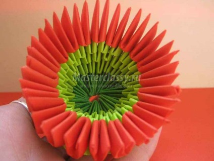 Origami béka (hosszúkás oldalán az elülső oldal) origami béka