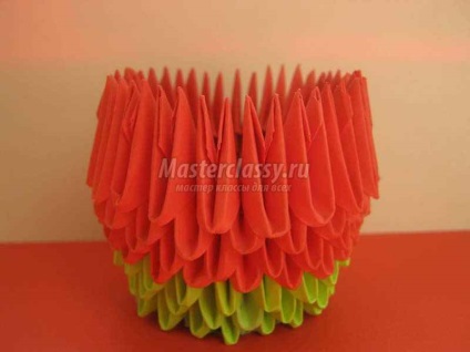 Origami béka (hosszúkás oldalán az elülső oldal) origami béka
