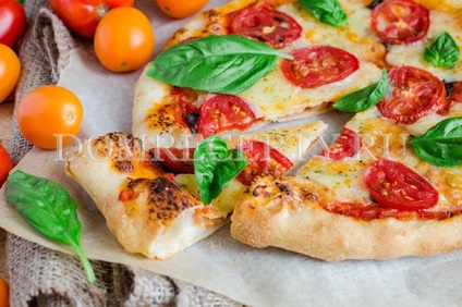 Pizza Margarita inkrementális klasszikus recept egy fotó