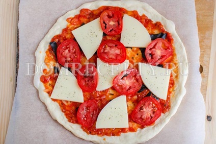 Pizza Margarita inkrementális klasszikus recept egy fotó