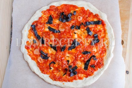 Pizza Margarita inkrementális klasszikus recept egy fotó