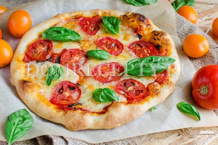 Pizza Margarita inkrementális klasszikus recept egy fotó
